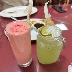 Lassi de mango y limonada de hierba buena