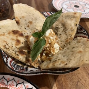 Focacia, ricota miel y nueces (entrada) 
