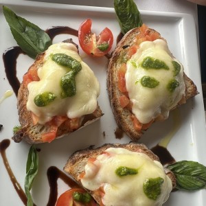 Entrada - Bruschetta Capresse