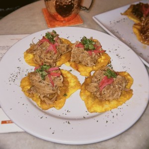 Tostones de Puerco Desmechado