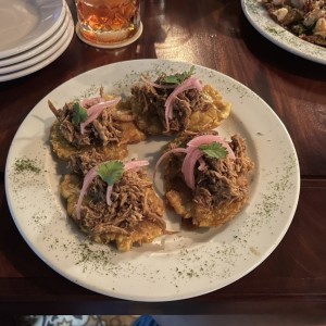 Tostones de Puerco Desmechado