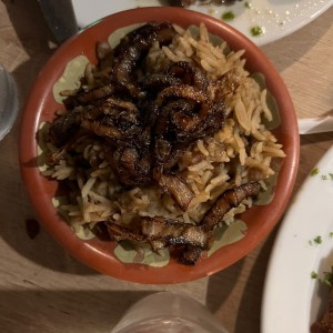 Arroz de lenteja con cebolla caramelizada