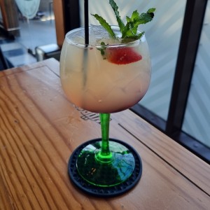 limonada con frutos rojos