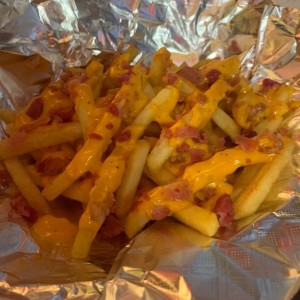Papas con queso y bacon 