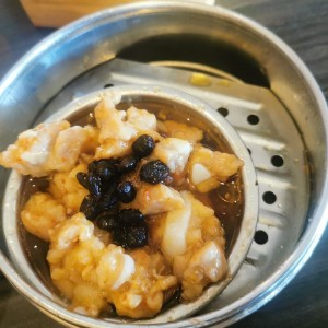 Costillitas con frijoles negros