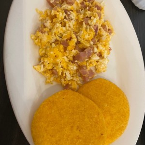Huevos revueltos con tortilla