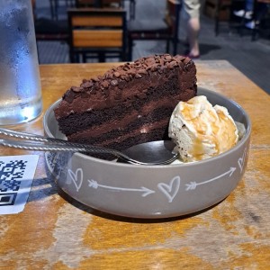 Dulce de chocolate con helado
