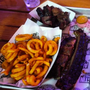 Smoked Meats - 1/2 Lb Prime Brisket, Papas Cajun y Burnt Ends