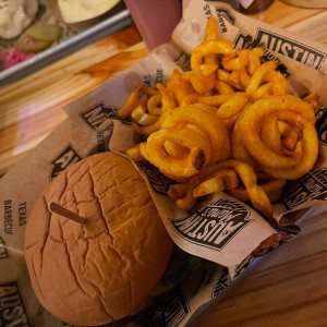 Mama's Classec Burger