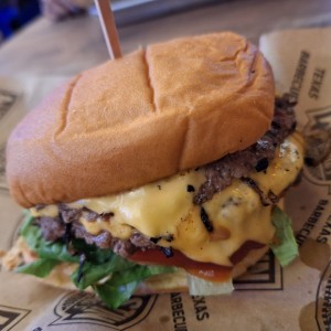Sandwiches & Spuds - Mamas Classic Burger