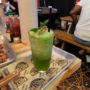 limonada con hoja de menta