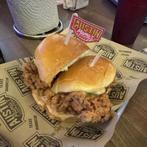 Chicken Sandwich (pedi que viniera partida)