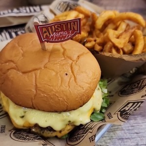 Sandwiches & Spuds - Mamas Classic Burger