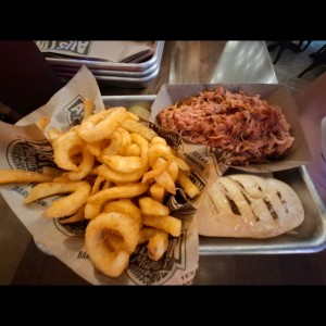 Sandwiches & Spuds - Pulled pork