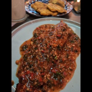 Filete de corvina al ajillo