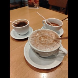 Café expreso doble y americano y capuchino 