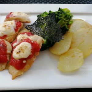 Pechuga a la parmigiana 