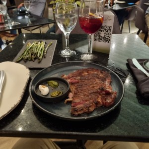 Ribeye 3/4 con esparragos