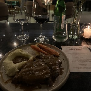 Tom y Jerry 90 days dry aged. Con pure de papas y baby carrots. 