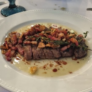 Filete de res al ajo y bacon