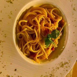ESPAGUETIS A LA "CARBONARA" (Huevos, Queso Parmesano, Queso de Oveja, Mejilla de Cerdo)