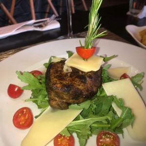Tagliata Toscana con Rucola Pomodorini e Grana