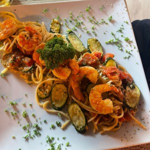 Spaguettis camarones con succini