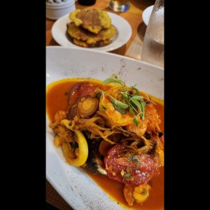 Sudado de Pescado y Mariscos