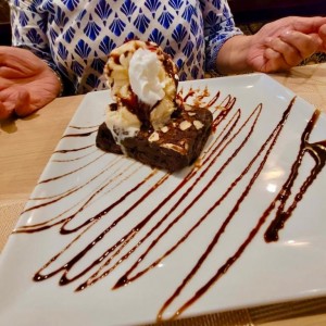 BROWNIE CON HELADO