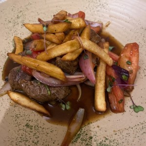 Carnes - Lomo Saltado