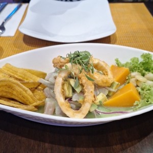 Ceviche de Corvina con Crema de Aguacate