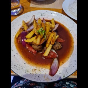 Carnes - Lomo Saltado