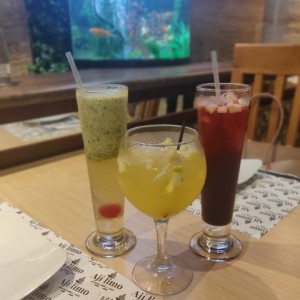 Sangria Blanca, Chicha morada y maracuya con hierba buena
