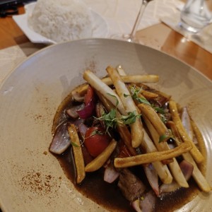 Carnes - Lomo Saltado