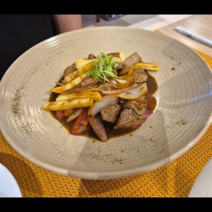 Carnes - Lomo Saltado