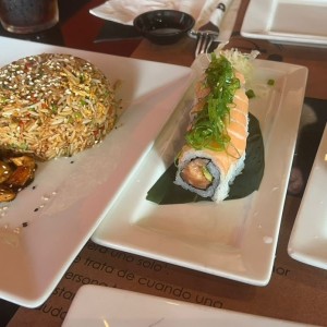 Arroz y 2 tipos de rolls