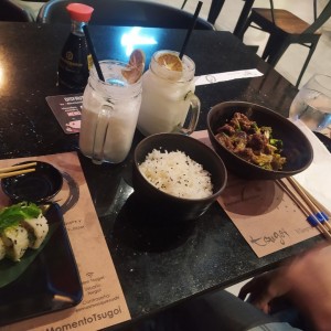 el arroz de Jasmin y la carne Mongolian a mi esposo le encanto!!