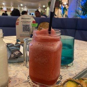 Limonada de frutos rojos