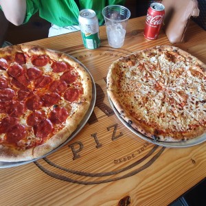 pizza de peperroni, pollo