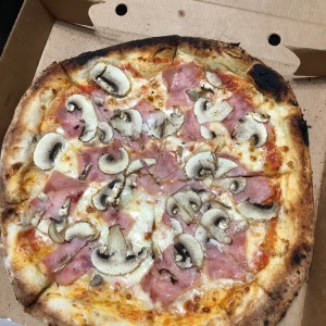 Pizza jamon con hongos