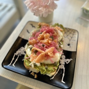 Avocado Toast con Salmon 