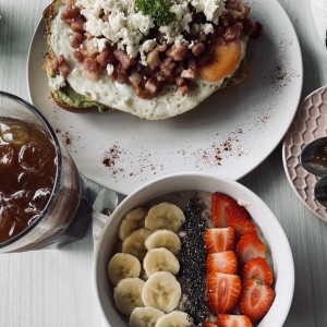 Bolw de Avena, Avocado TOST, Ice americano