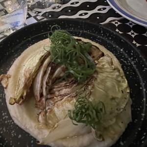 Repollo en mantequilla y pure de apio.