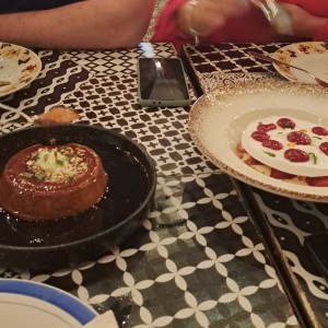 postres flan y fresas con crema