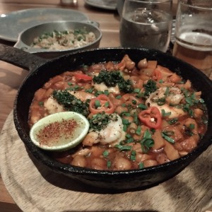 Mondongo con langostinos y arroz con coco