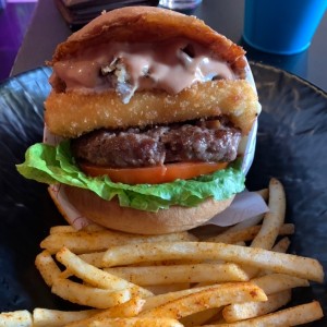no recuerdo el nombre, pero es la lrimera hamburguesa