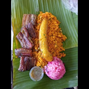 Arroz con pollo, costillas de cerdo 