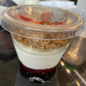 yogurt con fresas y granola
