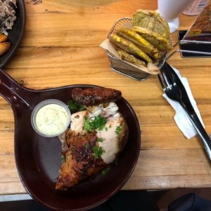 1/4 de pollo rostizado + patacones