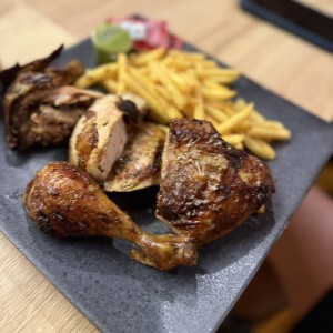 medio pollo con papas fritas